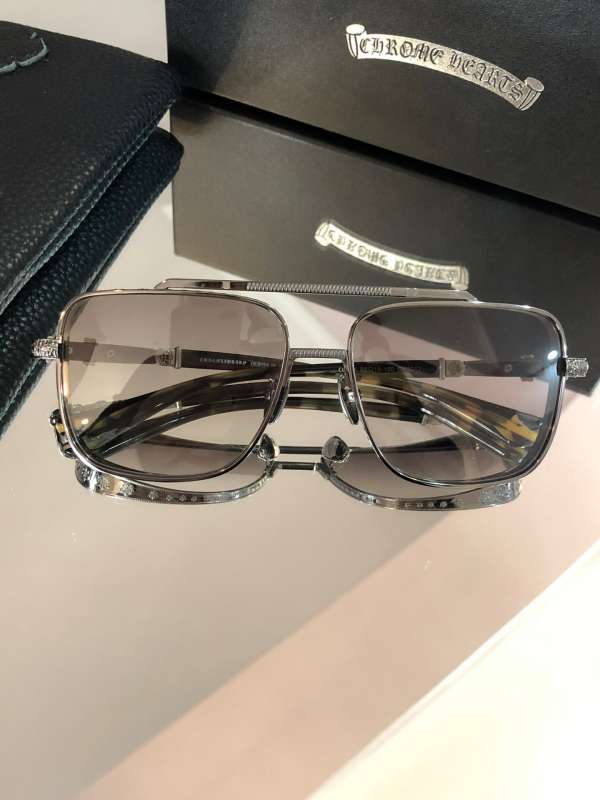 Picture of Chrome Hearts Sunglasses _SKUfw52080046fw